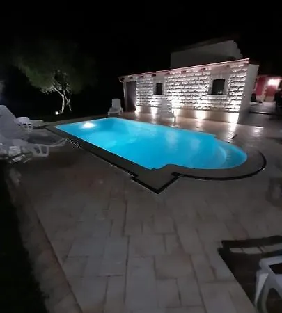 A Manghisi * Petracca